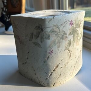 Floral Textured Tissue Cover